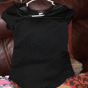 Black short sleeve shirt